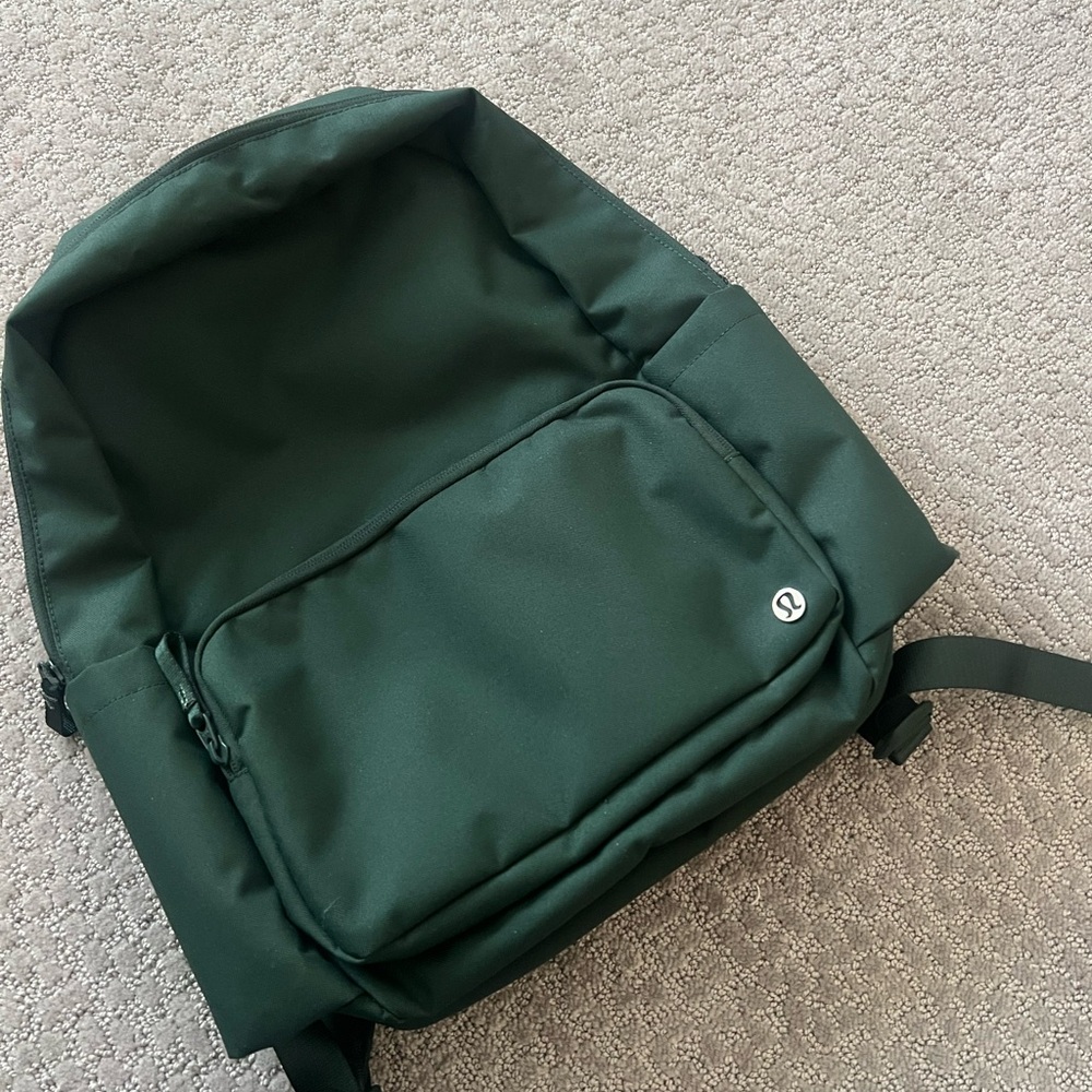 NWT lululemon everywhere backpack tech canvas in forest green